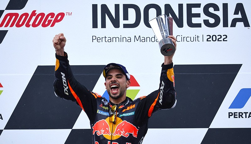 Ekspresi Kemenangan Miguel Oliveira Juara MotoGP Mandalika 2022 - Bagian 1