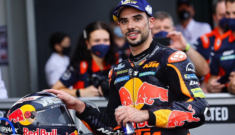 Ekspresi Kemenangan Miguel Oliveira Juara MotoGP Mandalika 2022 - Bagian 2