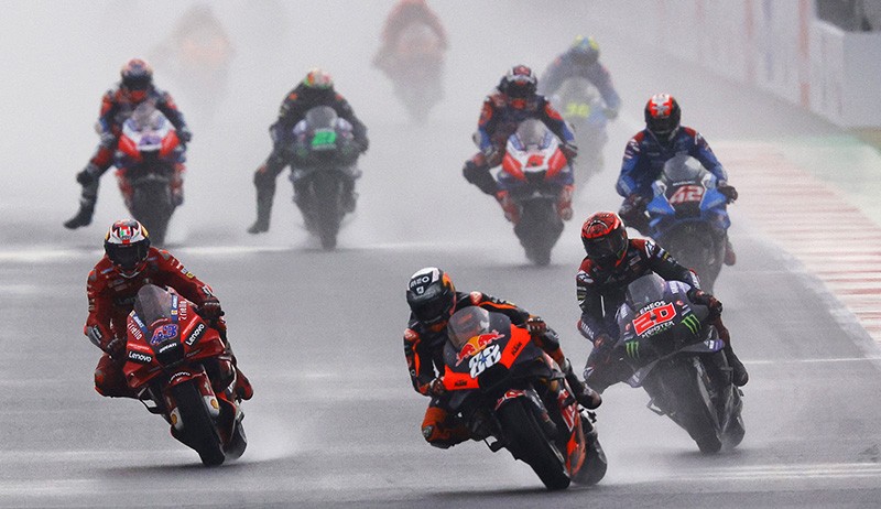 Ekspresi Kemenangan Miguel Oliveira Juara MotoGP Mandalika 2022 - Bagian 5