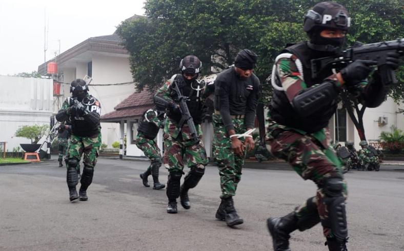  Antisipasi Ancaman Terorisme di Jateng-DIY, Kodam Asah Kemampuan Tempur Yonif 406/CK