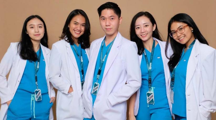 Keren Banget, Dua Dokter UI Desain Baju untuk Tenaga Kesehatan Kece dan Fashionable
