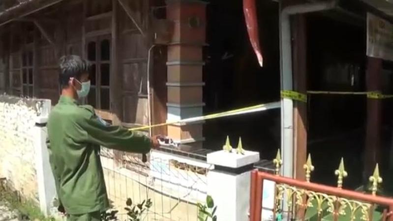 title Kendal Gempar, Seorang Ibu Tewas Bersimbah Darah dan Anak Kritis Ditusuk Keponakan Kendal Gempar, Seorang Ibu Tewas Bersimbah Darah dan Anak Kritis Ditusuk Keponakan