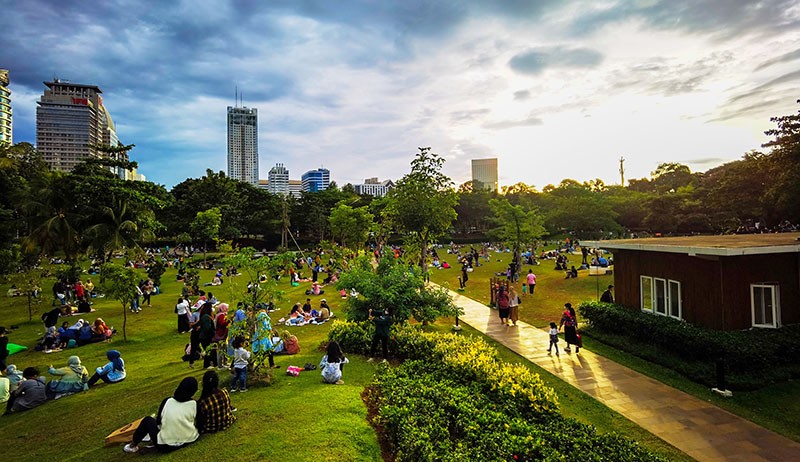 Libur Akhir Pekan Menikmati Senja Ibu Kota - Bagian 1