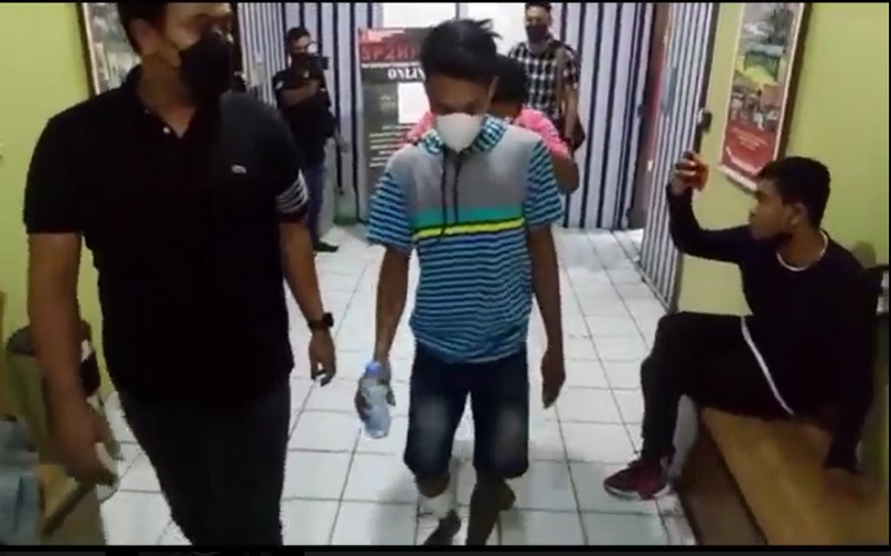 title Berbuat Terlarang saat Mahasiswi Tertidur, Pria Ini Ditembak Polisi Berbuat Terlarang saat Mahasiswi Tertidur, Pria Ini Ditembak Polisi