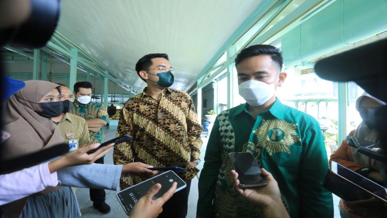 title Gibran Akui Kabar Rencana Pernikahan Ketua MK dengan Adik Presiden Jokowi Gibran Akui Kabar Rencana Pernikahan Ketua MK dengan Adik Presiden Jokowi