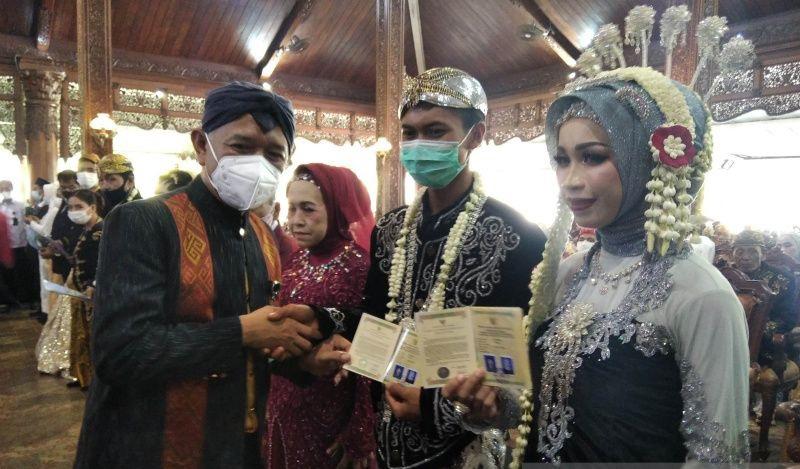 Momen Bahagia Puluhan Pasangan Siri Di Jepara Ikuti Nikah Massal Gratis