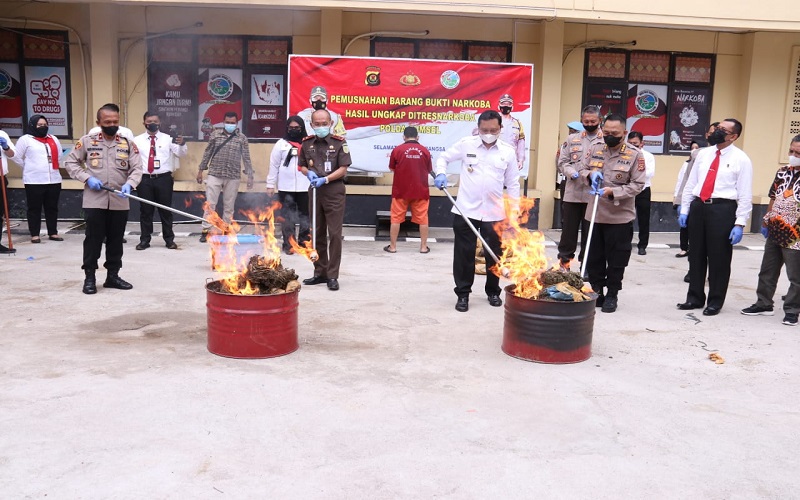 Polda Sumsel Musnahkan 18 Kg Sabu dan Ribuan Pil Ekstasi Sitaan 2 Bulan Terakhir