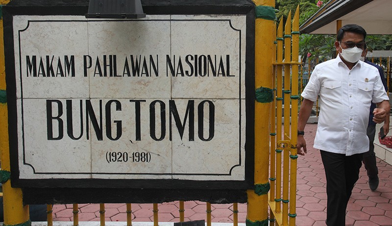 Ketika Moeldoko Ziarah Makam Pahlawan Nasional Bung Tomo - Bagian 2