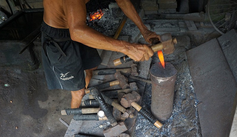 Geliat Pandai Besi Tradisional Bertahan di Tengah Pandemi - Bagian 3