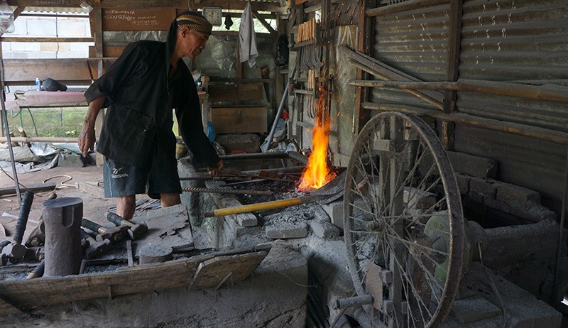 Geliat Pandai Besi Tradisional Bertahan di Tengah Pandemi - Bagian 2