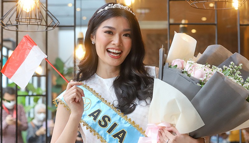 Potret Miss Indonesia 2020 Carla Yules Menyandang Gelar Miss World Asia - Bagian 1