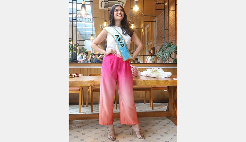 Potret Miss Indonesia 2020 Carla Yules Menyandang Gelar Miss World Asia - Bagian 3