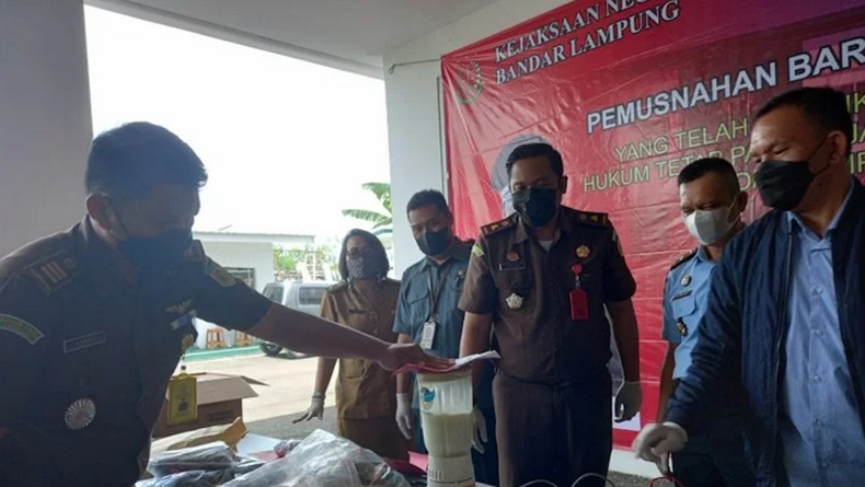 Kejari Bandarlampung Musnahkan Sabu, Ganja dan Ekstasi
