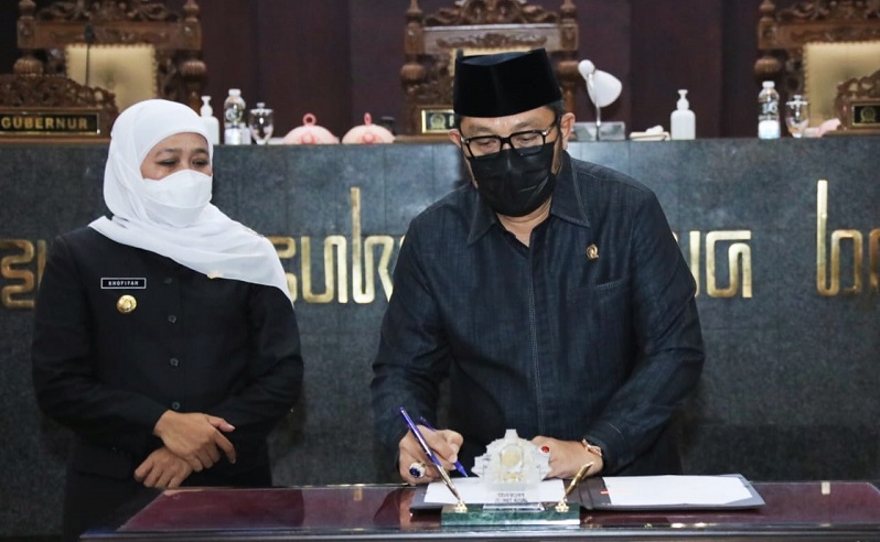 title Pemprov Jatim Sahkan Raperda Perlindungan PMI, Ini Kata Gubernur Khofifah Pemprov Jatim Sahkan Raperda Perlindungan PMI, Ini Kata Gubernur Khofifah