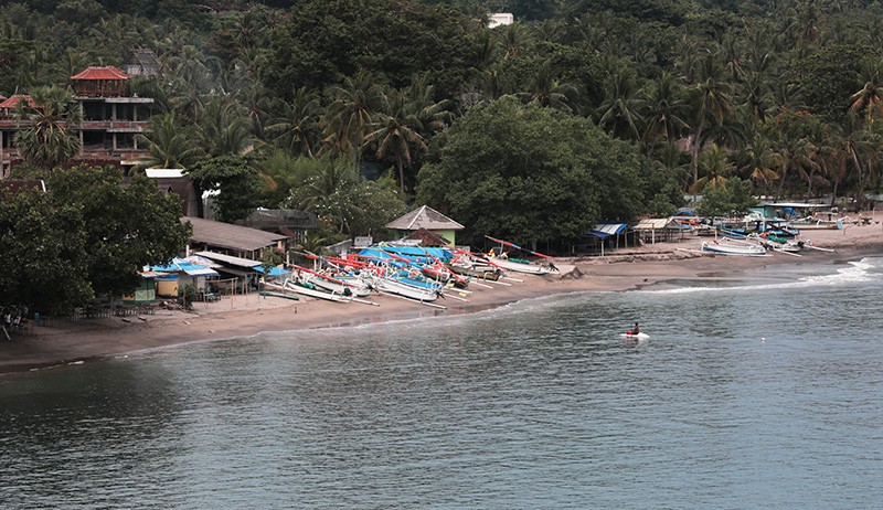 Kawasan Pantai Senggigi Ramai Wisatawan - Bagian 2