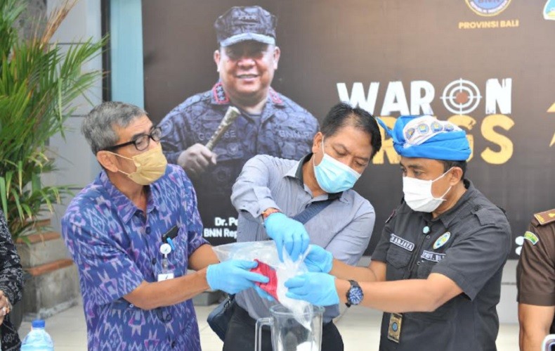 title BNN Bali Musnahkan 1 Kg Sabu, Diblender Bareng Cairan Pembersih Lantai BNN Bali Musnahkan 1 Kg Sabu, Diblender Bareng Cairan Pembersih Lantai