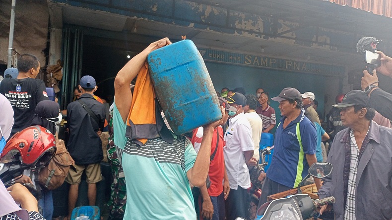 Ketika Minyak Goreng Curah bagaikan Permata di Majalengka