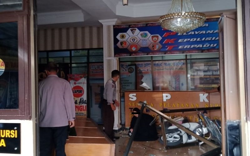 Perempuan Tabrak Ruang SPKT Polres Pematangsiantar, Rumah Orang Tua Digeledah