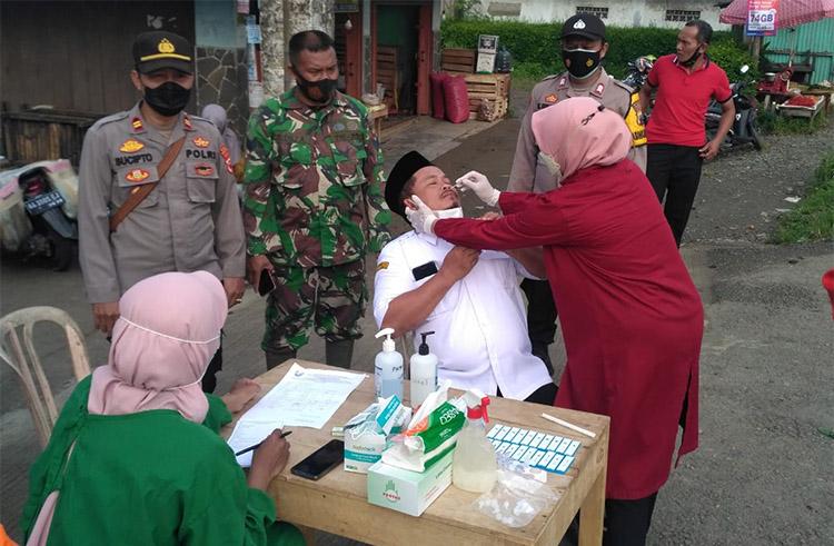 Pengunjung Pasar di Kebumen Jalani Tes Antigen, untuk Kendalikan Penularan Covid-19
