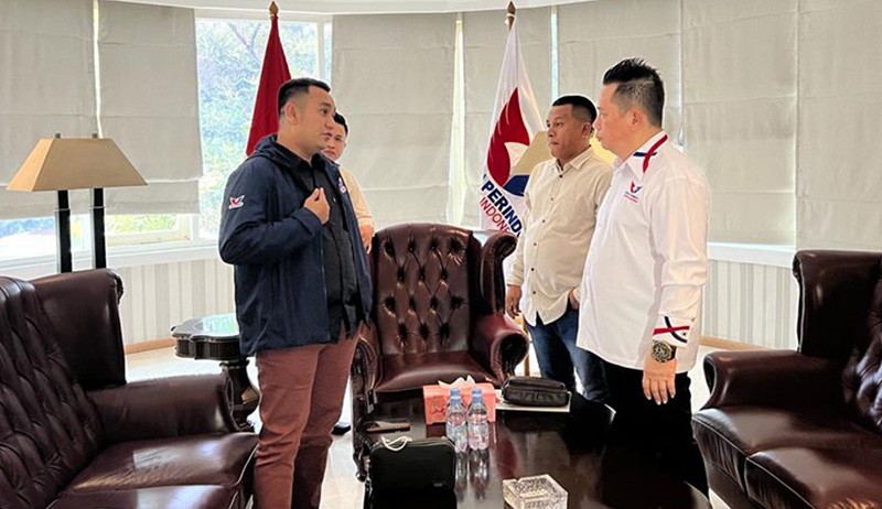 Partai Perindo Serahkan SK Pembentukan Sayap Pemuda Perindo Provinsi Sumut - Bagian 3