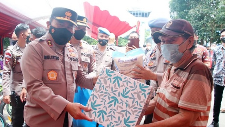 Kapolda Sulut Apresiasi Antusiasme Warga Ikuti Vaksinasi di Terminal Beriman Tomohon 