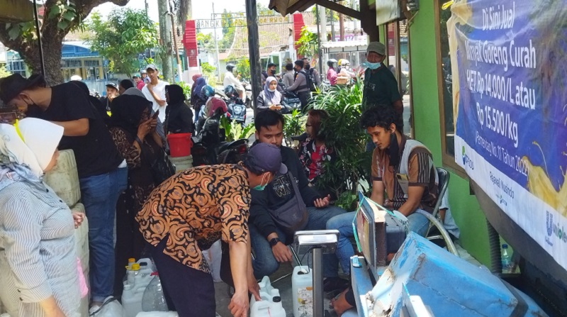 Derita Pedagang Kecil di Malang, Terpaksa Utang dan Berhenti Jualan karena Minyak Mahal 