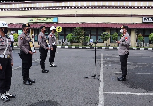 2 Oknum Polisi di Makassar Dipecat Mangkir Dinas 30 Hari, Fotonya Dicoret Kapolres