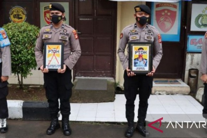Membolos, Dua Personel Polres Makassar Diberhentikan Tidak dengan Hormat