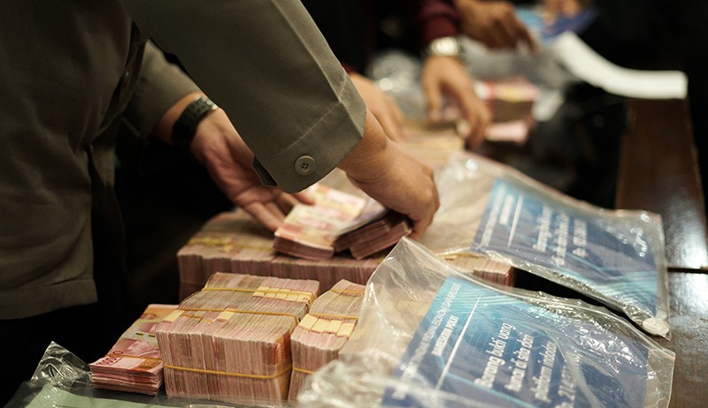 Penampakan Indra Kenz Pakai Borgol-Baju Tahanan Minta Maaf - Bagian 5