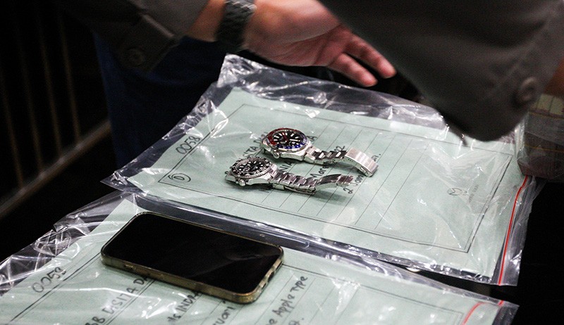 Penampakan Indra Kenz Pakai Borgol-Baju Tahanan Minta Maaf - Bagian 4