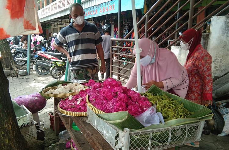 Dampak Pandemi Covid-19, Pedagang Bunga Tabur Keluhkan Sepinya Penjualan 
