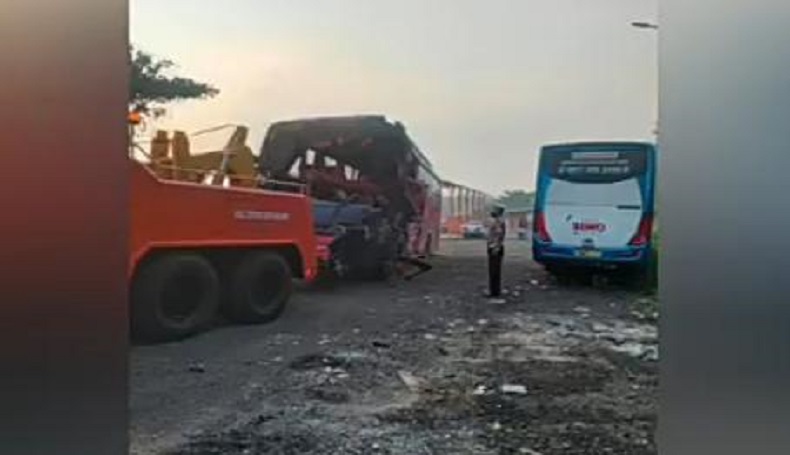 title Sopir Bus Agra Mas Seperti Linglung saat Ditanya Penyebab Tabrakan di Tol Cipali Sopir Bus Agra Mas Seperti Linglung saat Ditanya Penyebab Tabrakan di Tol Cipali