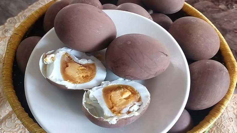 title Telur Asin Rempah Indramayu Tembus Pasar Mancanegara, Begini Cara Buatnya Telur Asin Rempah Indramayu Tembus Pasar Mancanegara, Begini Cara Buatnya