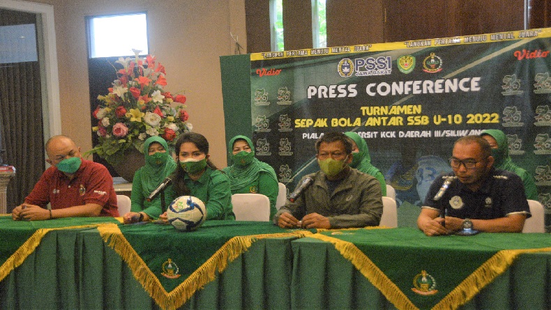 title 26 Tim SSB Usia 10 Tahun se-Jabar Berlaga di Turnamen Piala Ketua Persit KCK Siliwangi 26 Tim SSB Usia 10 Tahun se-Jabar Berlaga di Turnamen Piala Ketua Persit KCK Siliwangi