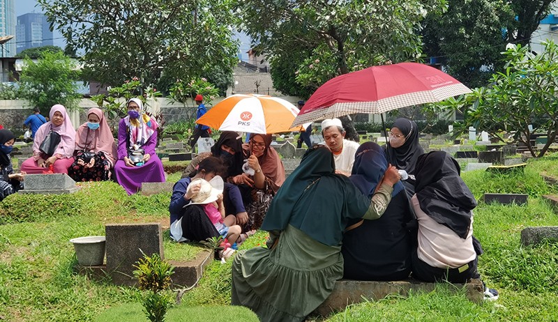 TPU Karet Bivak Didatangi Banyak Peziarah Jelang Ramadan - Bagian 2