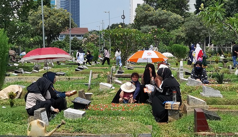 TPU Karet Bivak Didatangi Banyak Peziarah Jelang Ramadan - Bagian 1