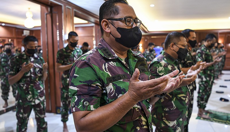 Prajurit TNI AL Doa Bersama untuk 2 Prajurit Marinir Gugur Diserang Teroris - Bagian 2