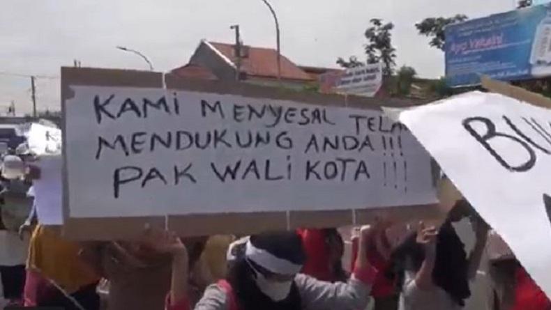 Massa Gerakan Tegal Bersatu Demo Tuntut Wali Kota Dedy Yon Supriyono Mundur