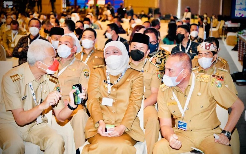 Survei LSI: Ganjar dan Prabowo Bersaing Ketat di Jatim, Khofifah Pilihan Utama Cawapres