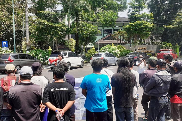 Datangi Balai Kota Yogyakarta, Pendorong Gerobak Malioboro Minta Pekerjaan