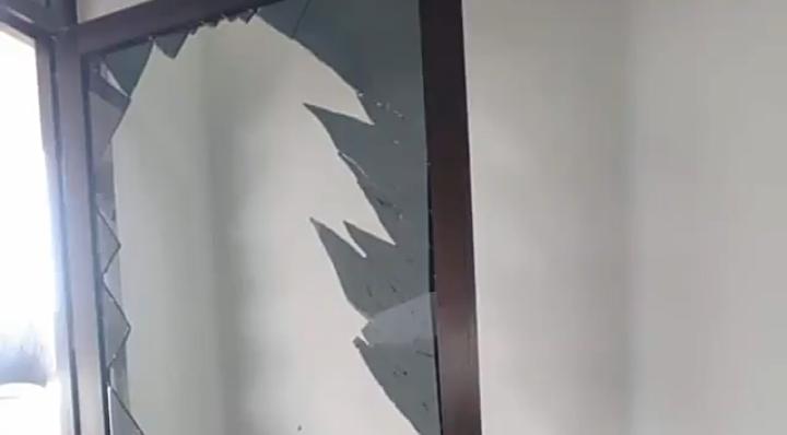 title Viral, Aksi Bupati Toraja Utara Dobrak Pintu hingga Pecah Viral, Aksi Bupati Toraja Utara Dobrak Pintu hingga Pecah