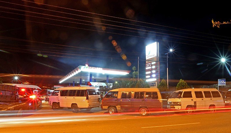 Demi Solar, Mobil dan Truk di Aceh Rela Antre di SPBU