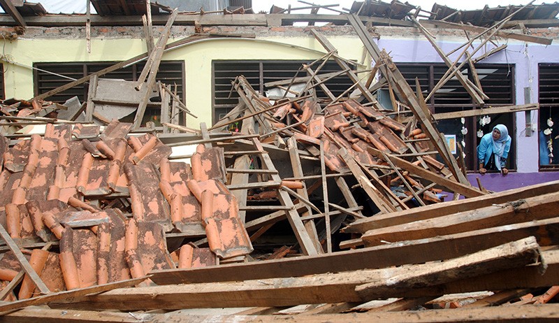 Rangka Keropos, Atap Bangunan Sekolah SD di Bogor Ambruk - Bagian 3
