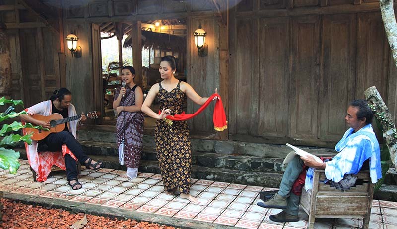 Women March 2022, Pegiat Wastra, Penari dan Pelukis Kampanyekan “Kolaborasi” - Bagian 3