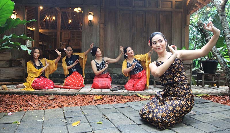 Women March 2022, Pegiat Wastra, Penari dan Pelukis Kampanyekan “Kolaborasi” - Bagian 1