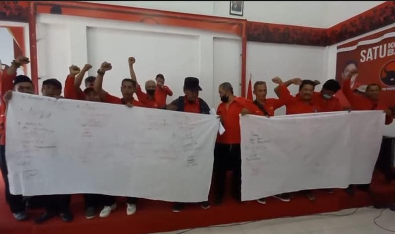 title Mosi Tak Percaya, Puluhan Kader 23 PAC Tuntut Ketua DPC PDIP Kebumen Dipecat Mosi Tak Percaya, Puluhan Kader 23 PAC Tuntut Ketua DPC PDIP Kebumen Dipecat
