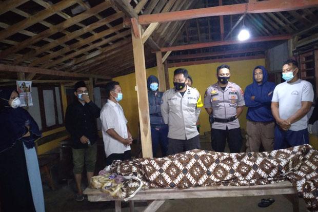 Depresi, Kakek 88 Tahun Ini Gantung Diri dengan Posisi Kaki Bersimpuh Menyentuh Tanah