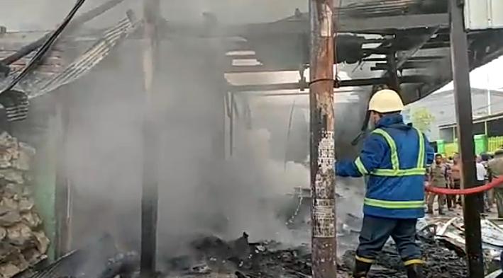 Hendak Dieksekusi Pengadilan, 2 Rumah Panggung Dibakar 3 Orang Bersaudara di Makassar