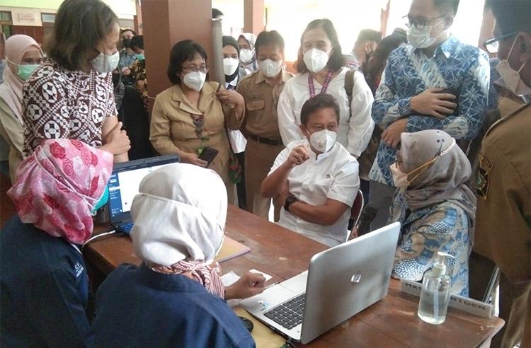 title Tinjau Pemeriksaan TBC, Menkes Budi Sadikin: Ada 824.000 Kasus tapi Tak Pernah Terdeteksi Tinjau Pemeriksaan TBC, Menkes Budi Sadikin: Ada 824.000 Kasus tapi Tak Pernah Terdeteksi