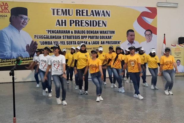 title  Ribuan Relawan Airlangga Ikuti Lomba Gerak dan Lagu AH Presiden  Ribuan Relawan Airlangga Ikuti Lomba Gerak dan Lagu AH Presiden